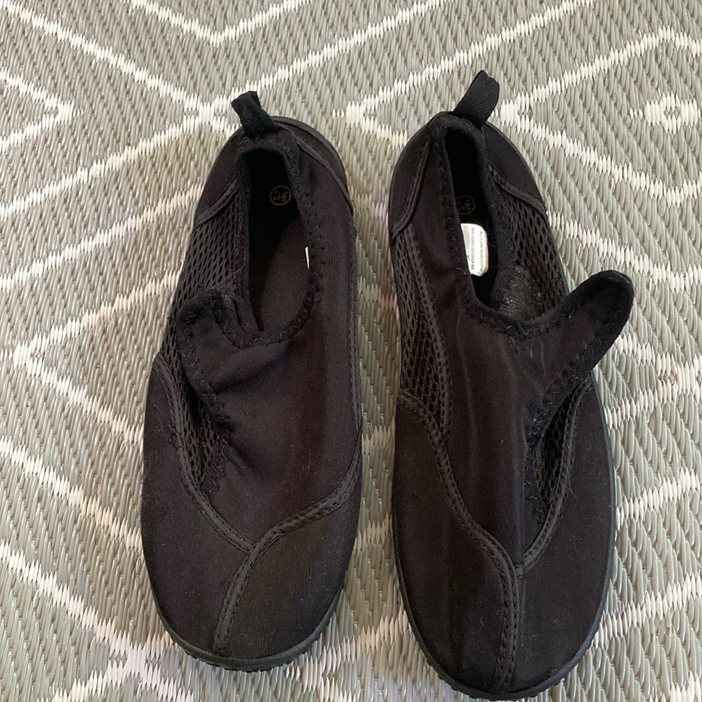 Men’s Beach/Water Shoes Size 9/10